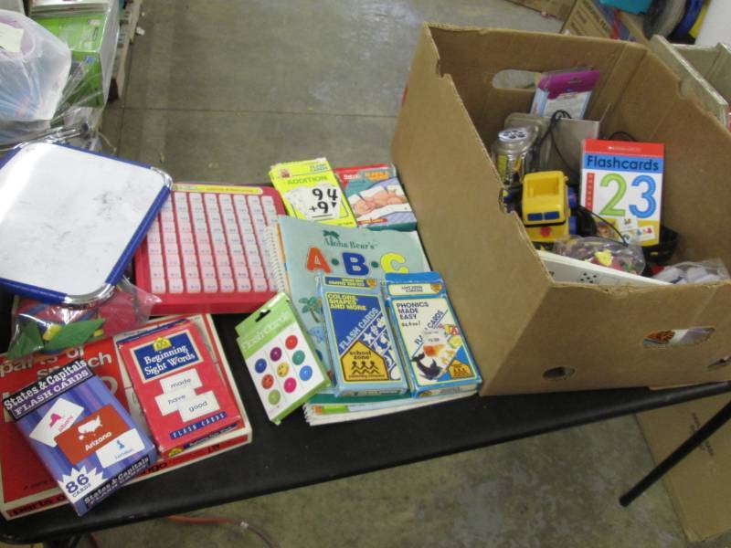 lot 283 image: Classroom Games, Flash Cards, Vehic...