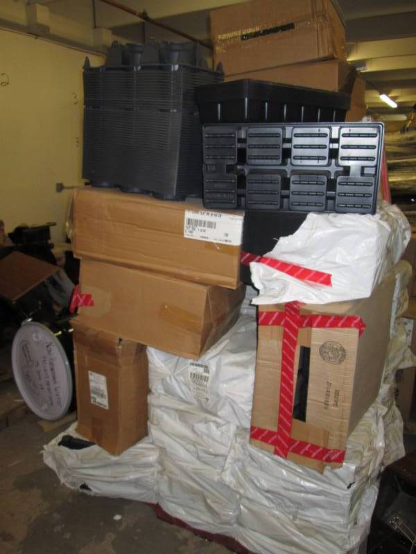 lot 52 image: Pallet Lot- Green House and Gardeni...