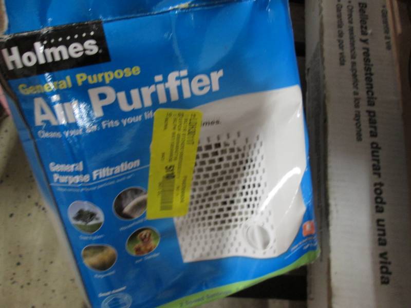 lot 63 image: Holmes Personal Space Air Purifier-...