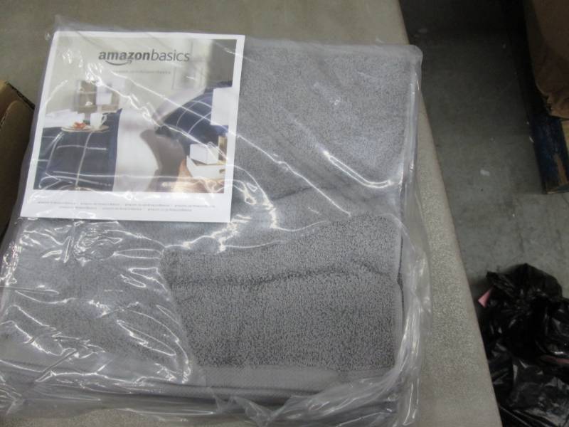 lot 78 image: Amazon Basics 24- 12x12 Wash Cloths...