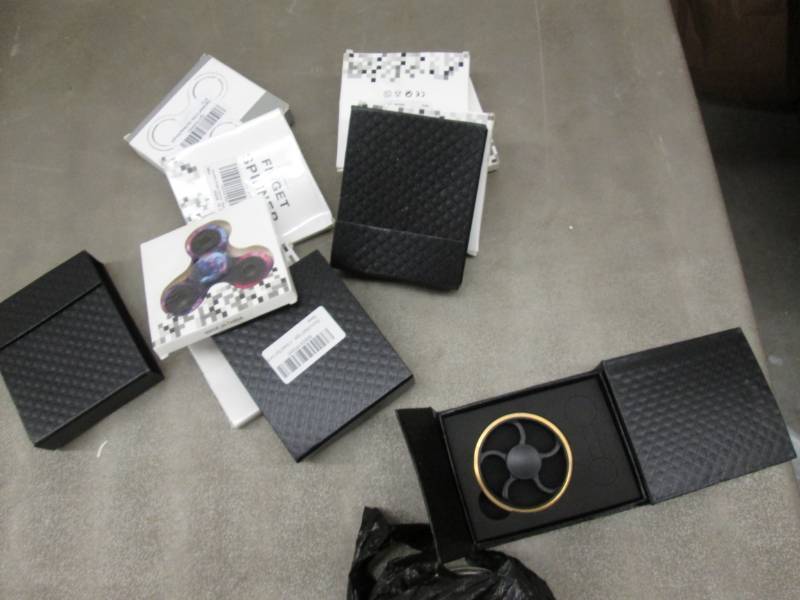 lot 83 image: Lot of 12 Fidget Spinners...