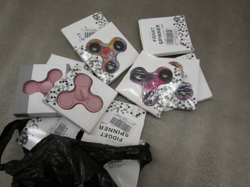 lot 85 image: Lot of 12 Fidget Spinners...