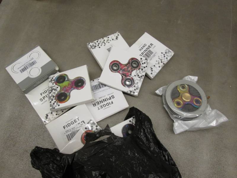 lot 87 image: Lot of 12 Fidget Spinners...