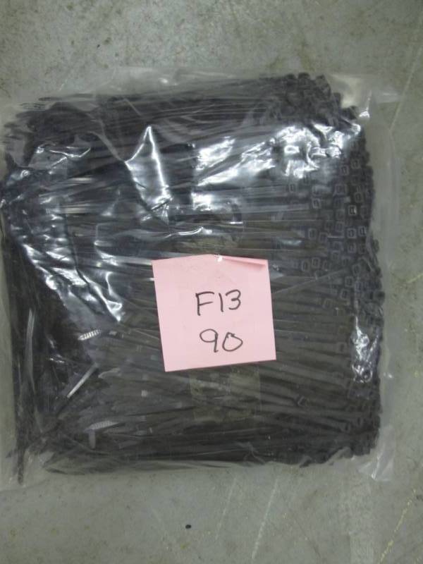 lot 90 image: Large Lot Zip Ties...