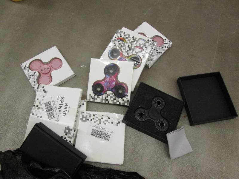 lot 95 image: Lot of 12 Fidget Spinners...