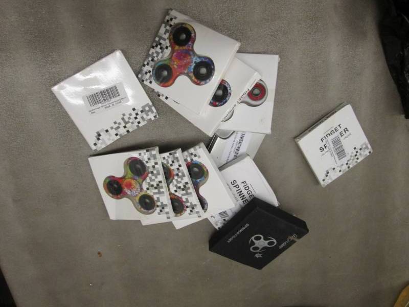lot 96 image: Lot of 12 Fidget Spinners...
