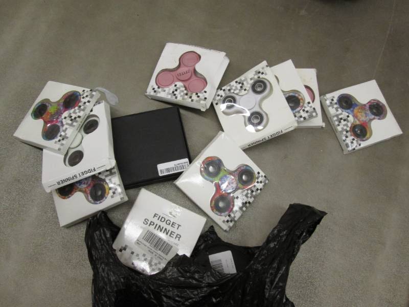 lot 97 image: Lot of 12 Fidget Spinners...
