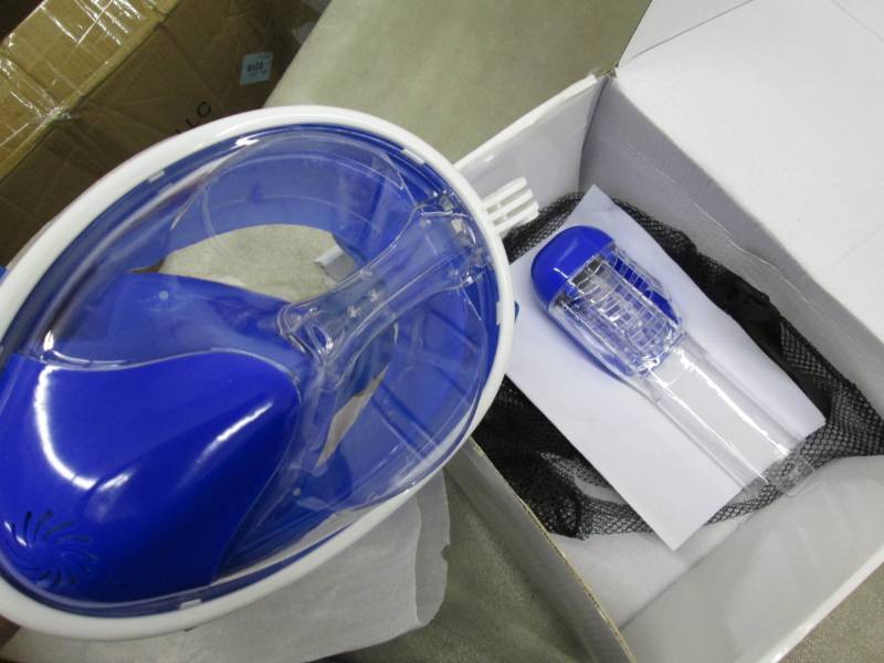 lot 102 image: Woggap Snorkel Mask BLUE...