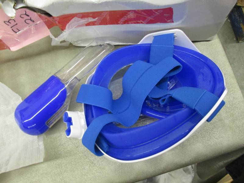 lot 122 image: Woggap Snorkel Mask BLUE...