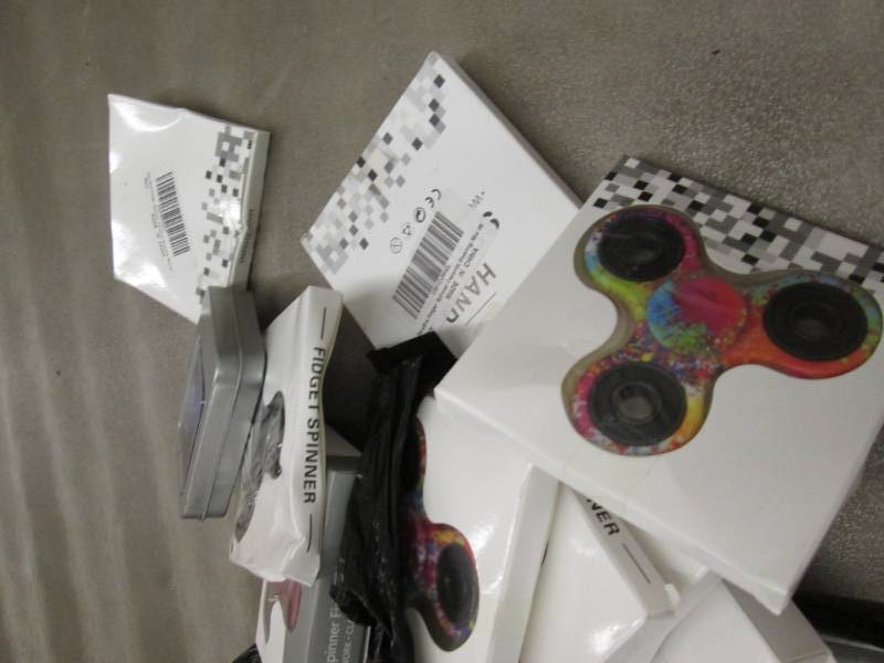 lot 136 image: Lot of 12 Fidget Spinners...