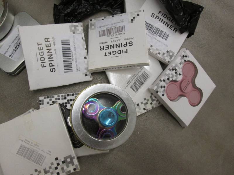 lot 138 image: Lot of 12 Fidget Spinners...