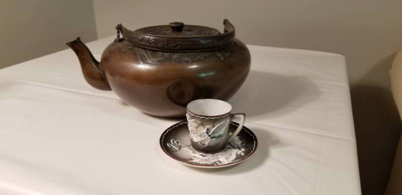 lot 42 image: Incredible Vintage Japanese Teapot with Cup and Saucer
