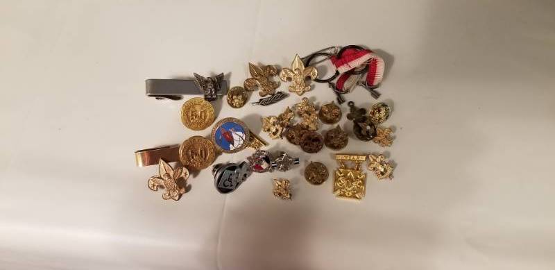 lot 6 image: Vintage Boy Scouts of America Memoribilia