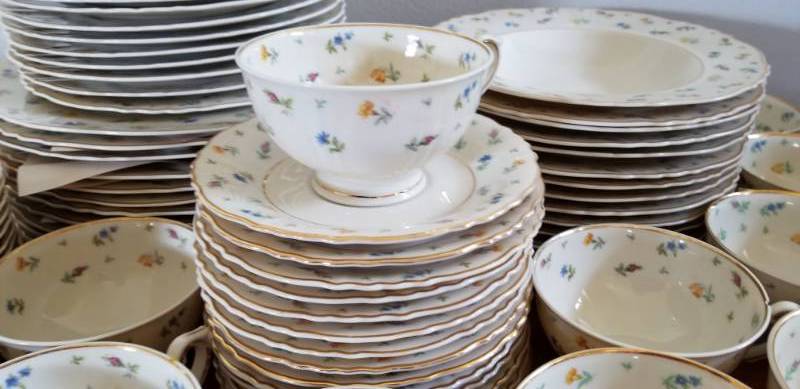 lot 108 image: Syracuse China Service for 12 Suzanne Pattern