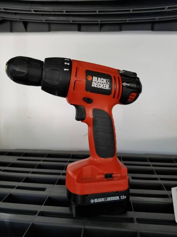 lot 116 image: 12v Black & Decker Cordless Drill
