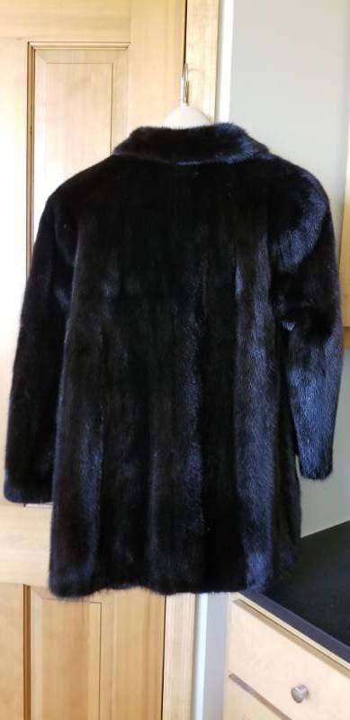 lot 43 image: Ribnick Furs Black Mink Fur Jacket Size 10