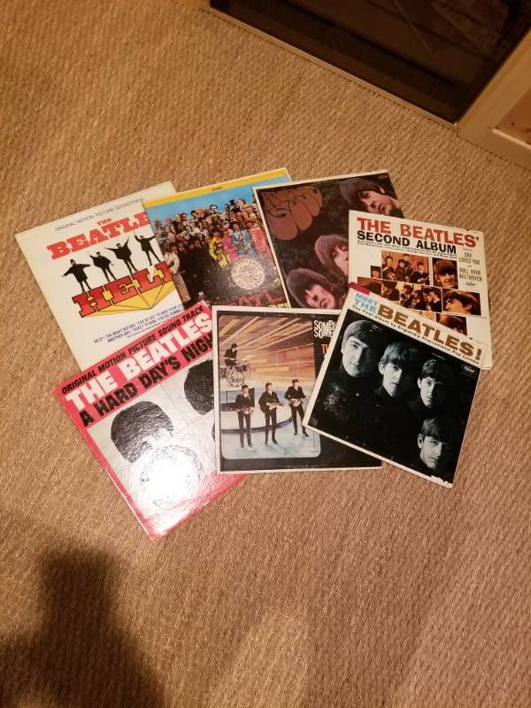lot 7 image: Collection of Beatles LPs