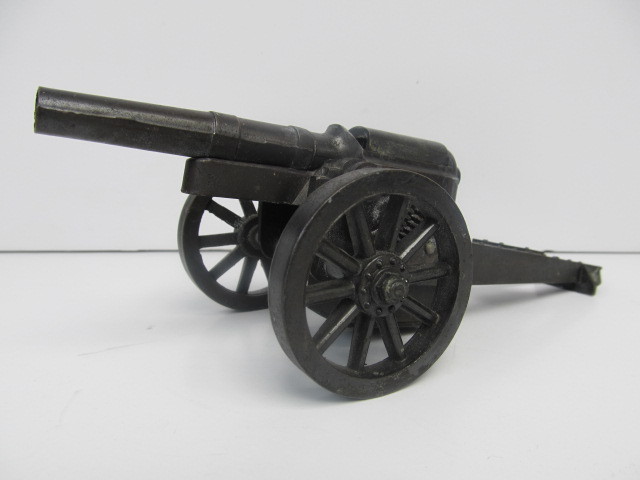 lot 11 image: Vintage NEGBAUR Cannon Cap Gun