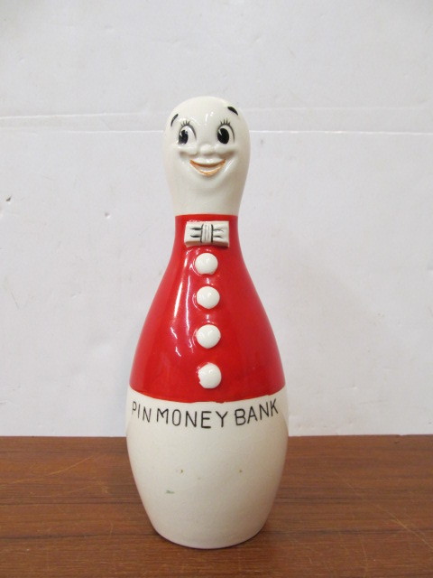 lot 41 image: Vintage 1950s LEFTON Bowling Pin Coin Bank