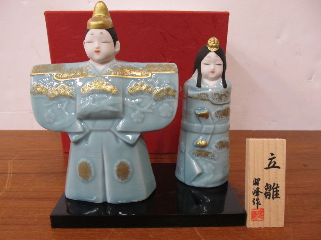 lot 44 image: Signed Vintage Oriental Figurines wBox
