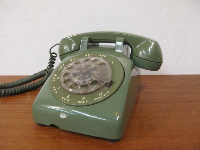 lot 93 image: Vintage GREEN Western Electric Rotary Dial Telephone