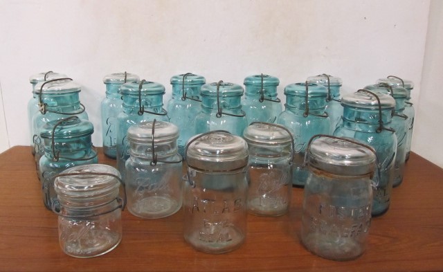lot 111 image: Large Lot of Vintage & Antique Bale-Top Canning Jars