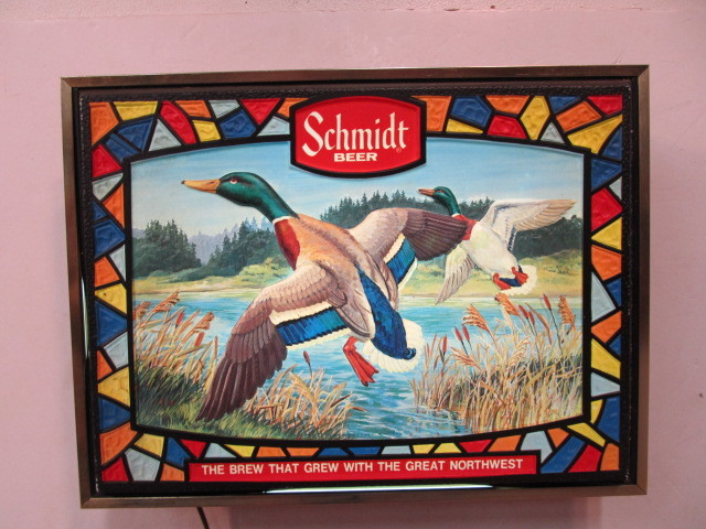 lot 116 image: Vintage Schmidt Beer Brewery Mallard Duck Lighted Sign