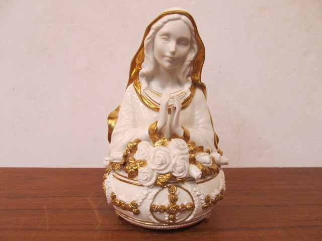 lot 78 image: Hand Painted Fine Porcelain Mother Mary Musical Statue by Franklin Mint