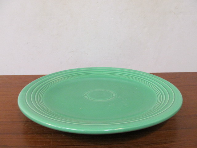 lot 86 image: Large Vintage FIESTA WARE Serving Tray Charger