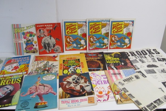 lot 130 image: Large Lot of Vintage Circus Programs etc #1