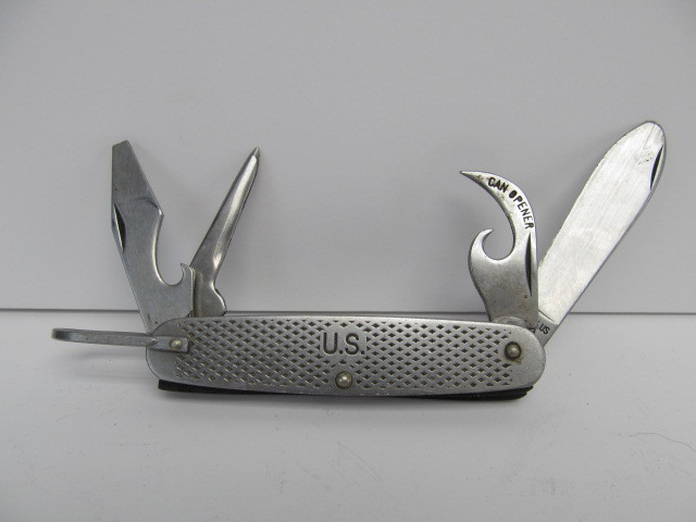 lot 145 image: Vintage CAMILUS Military US Pocket Knife 1974