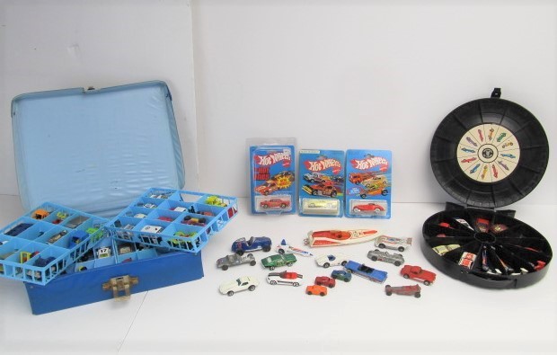 lot 148 image: Large Lot of Vintage Diecast Toy Cars Matchbox Hot Wheels etc