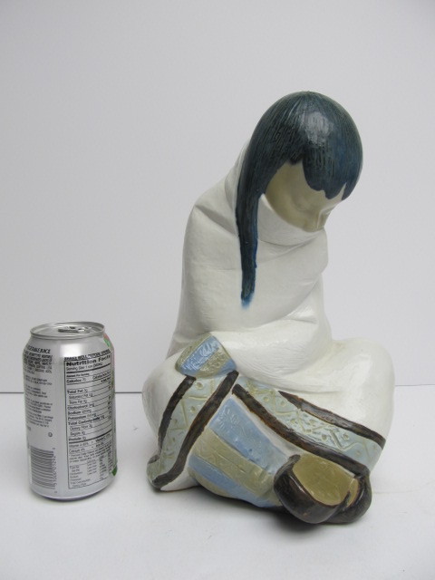lot 61 image: Large 11.5 LLADRO Seated Eskimo Girl Figurine