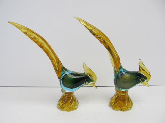 lot 175 image: Pair of Vintage Hand Blown Art Glass Bird Figurines