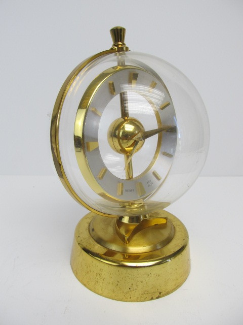 lot 176 image: Mid Century Swiss Made SEMCO Desk Clock