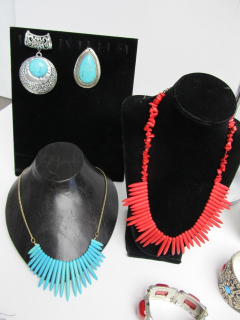 lot 8 image: Large Lot of Nice Southwestern Style Jewelry