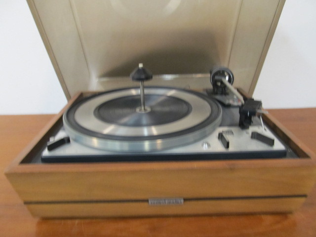 lot 202 image: Nice Working DUAL Model 1218 Turntable