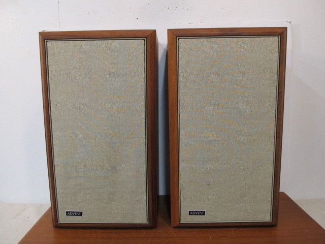 lot 204 image: Very Nice Vintage ADVENT Loudspeakers 