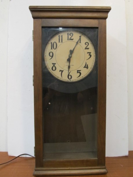 lot 207 image: Antique International Time Clock 