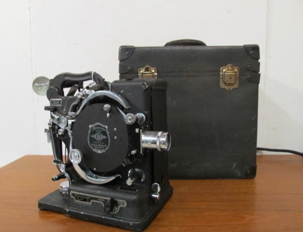 lot 219 image: Antique Eastman Kodak KODASCOPE Model B Film Projector