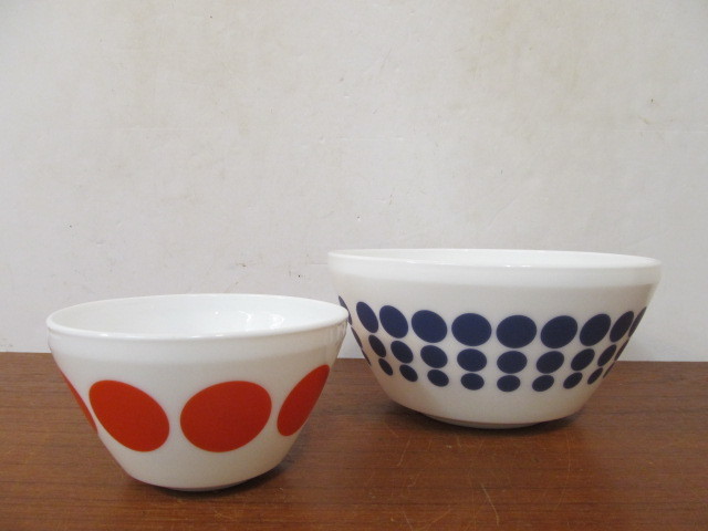 lot 230 image: Pair of Vintage Charm Pyrex Style Polka Dot Mixing Bowls