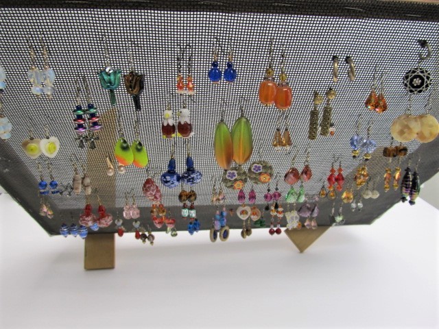 lot 182 image: Wonderful Collection of Hand Crafted Artisan Made Glass & Polished Gemstone Earring Sets
