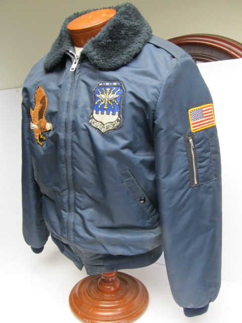 lot 192 image: Vintage 1970s US AIR FORCE Jacket - Size Medium