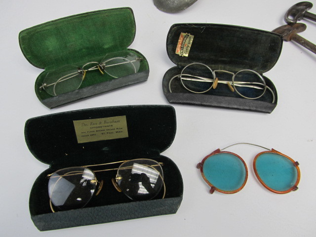 lot 262 image: Group of Assorted Vintage Items - Glasses etc