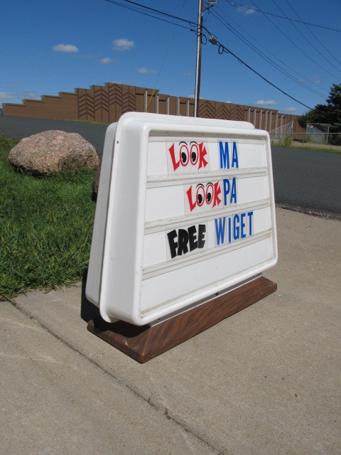 lot 222 image: Vintage Lighted Store Display Letter Double-Sided Sign