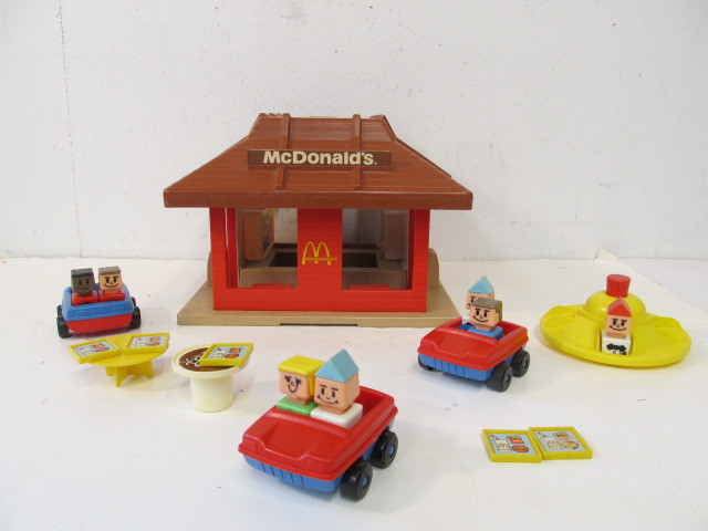 lot 236 image: Vintage PLAYSKOOL McDonalds Toy Playset