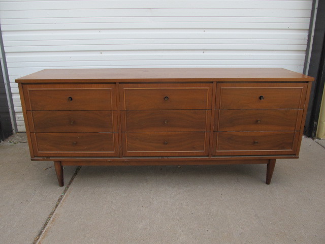 Vintage Mid Century 9 Drawer Dresser By Harmony House Little