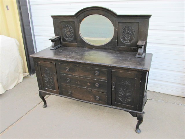 lot 105 image: Antique Buffet wMirror