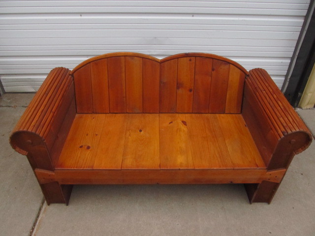 lot 275 image: Very Nice Pine LoveseatBench wCushions