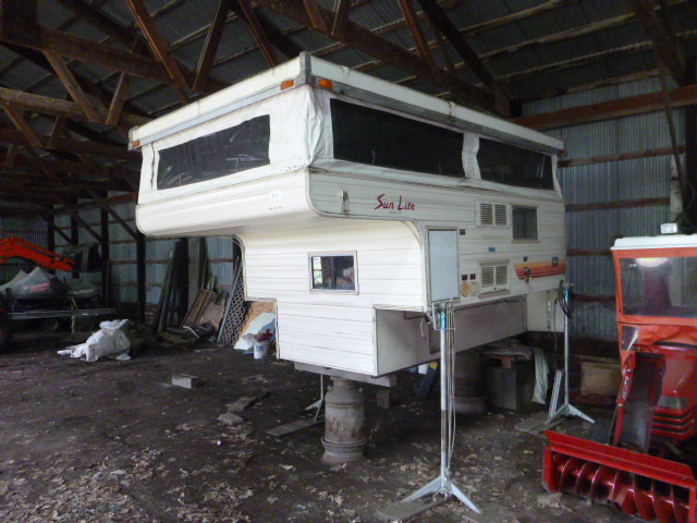 lot 6 image: 1987 Sunlite Camper